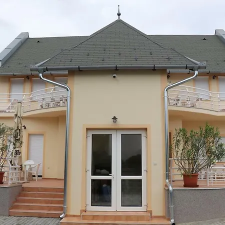 Erkel Panorama Apartman 4. * Vonyarcvashegy