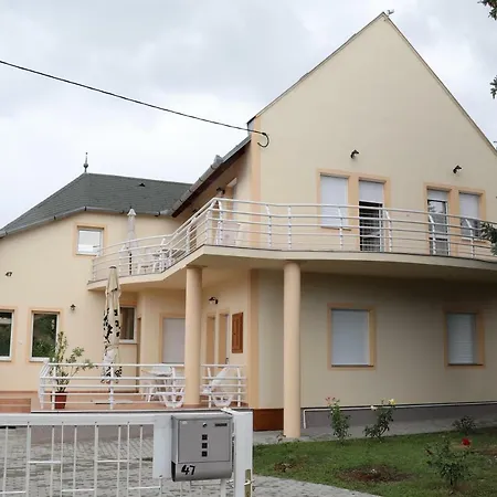 Erkel Panorama Apartman 4. Vonyarcvashegy